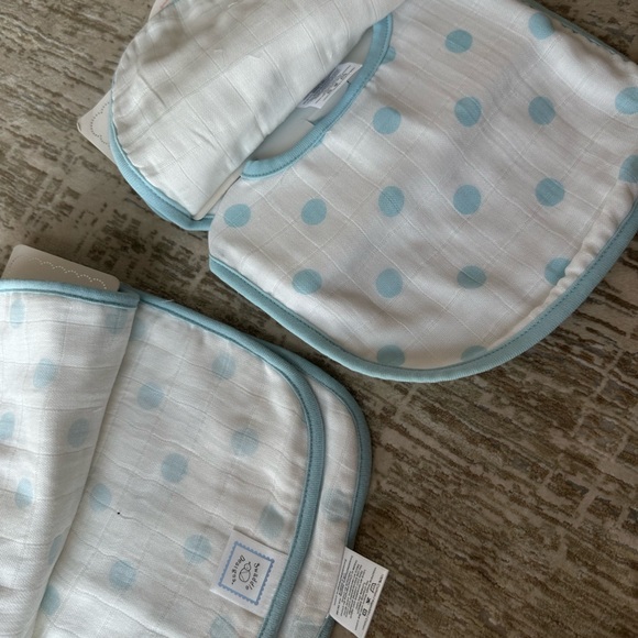 New Swaddle Designs Muslin Baby Bibs and burp cloth - Picture 3 of 5